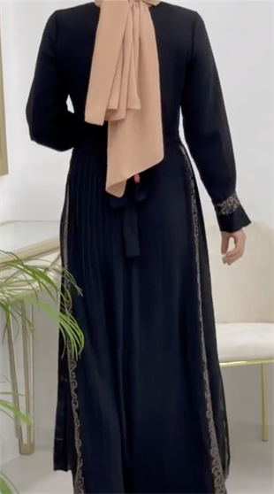 Ellya Özel Tasarım Payet İşlemeli Piliseli Krep Kumaş Elbise
